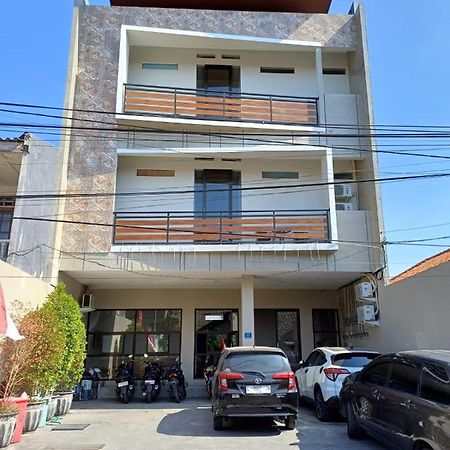 Phoenix Guest House Surabaya Exterior foto